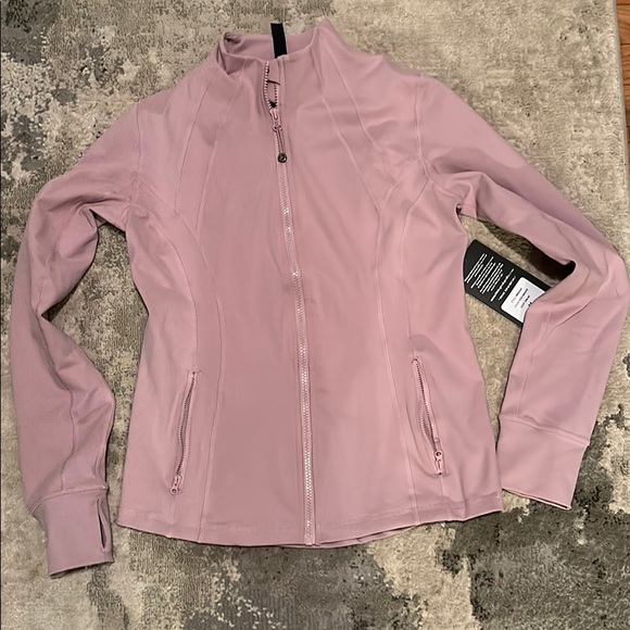 Athleisure  outerwear - Picture 3 of 3